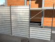 Vedação provisória de terreno com painéis metálicos Vedação provisória de terreno com painéis metálicos